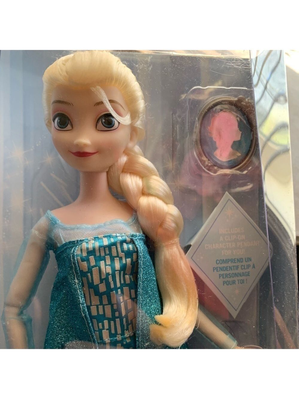 Disney Frozen Elsa Doll with Pendant - Picture 1 of 3
